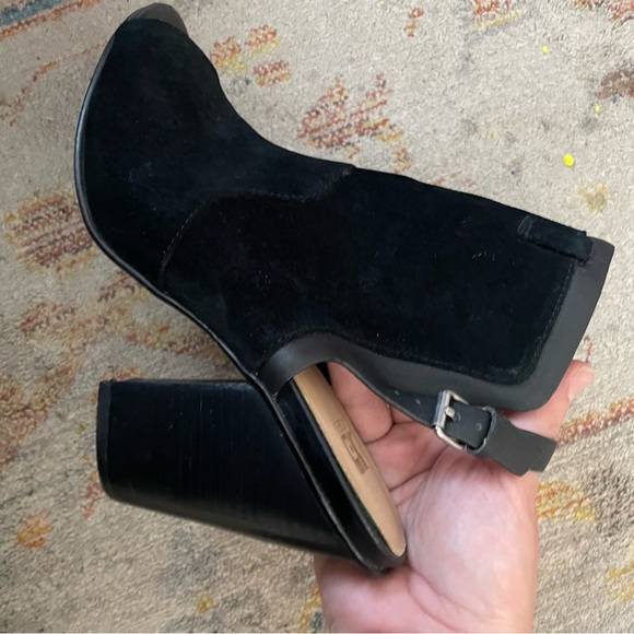 Heels - Picture 3 of 5